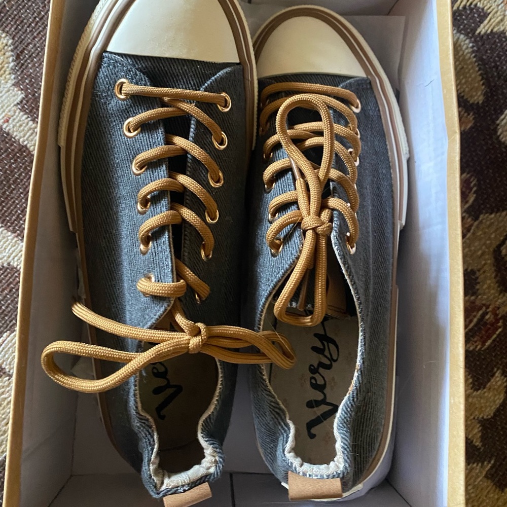 Very G Black Driana 2 sneakers